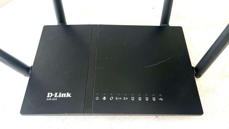 D-Link DIR-825 Wireless AC1200 WiFi Dual Band Gigabit Router ( NO POWER CABLE )
