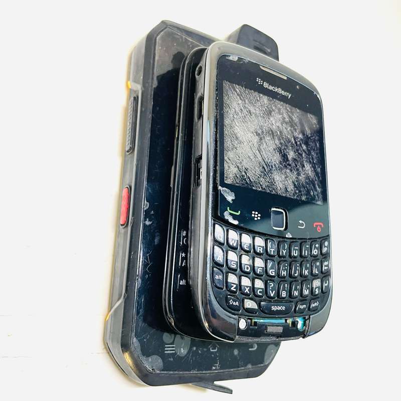 Cell phones (( All 3 Not working ))