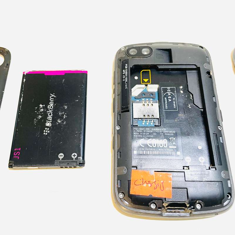 Cell phones (( All 3 Not working ))