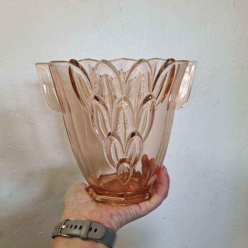 Beautiful Large Vintage Glass Vase with stunning detail