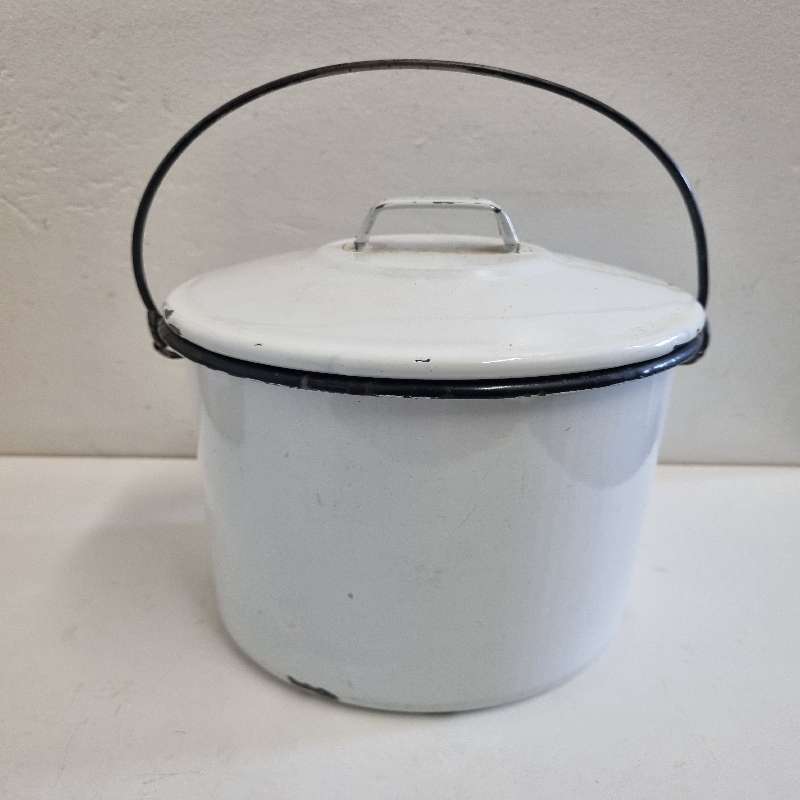 Vintage Enamel Billy Can with lid
