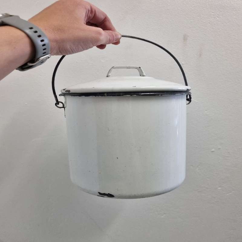 Vintage Enamel Billy Can with lid