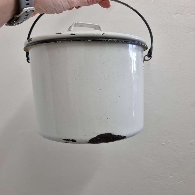 Vintage Enamel Billy Can with lid