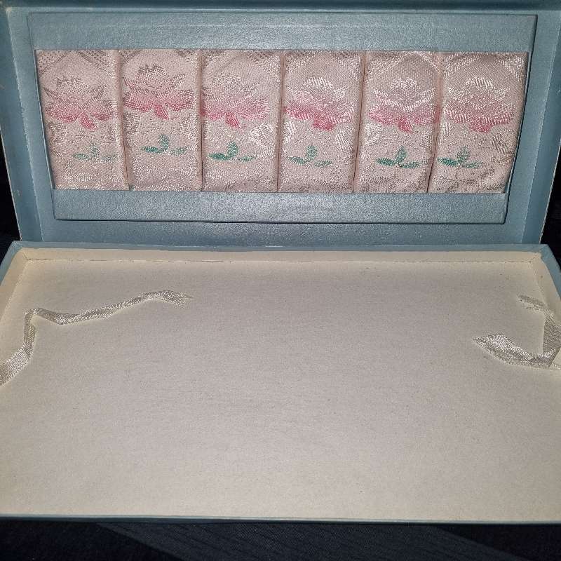 6 x Vintage Damask Superior Quality napkins