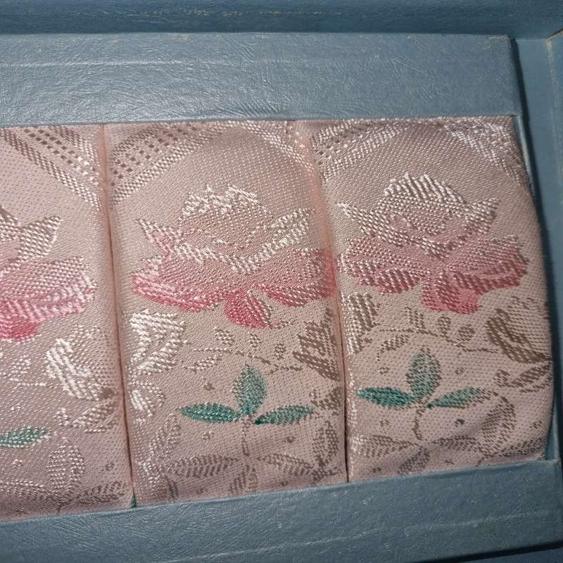 6 x Vintage Damask Superior Quality napkins