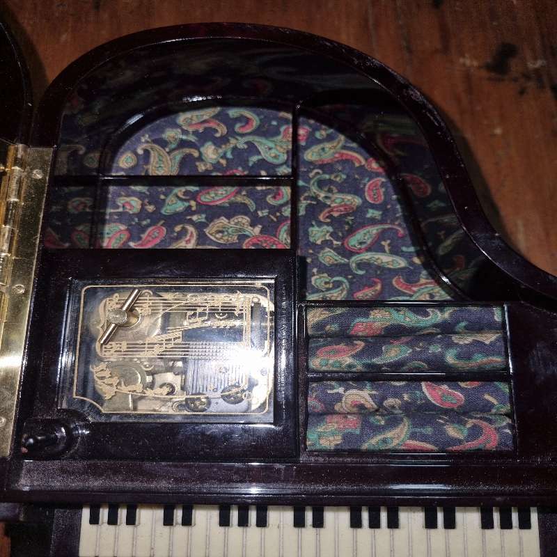 Vintage Piano Man Music box / Musical Jewellery Box - Piano Shaped