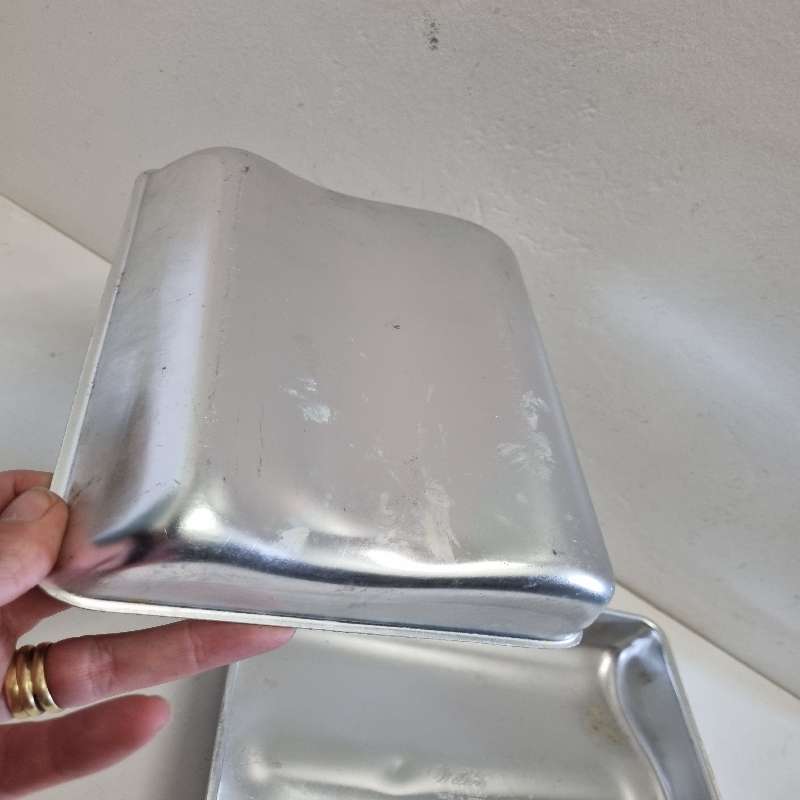 2 x Vintage Wilton 1971 baking tins - Unusual shape - 21cm x 16cm