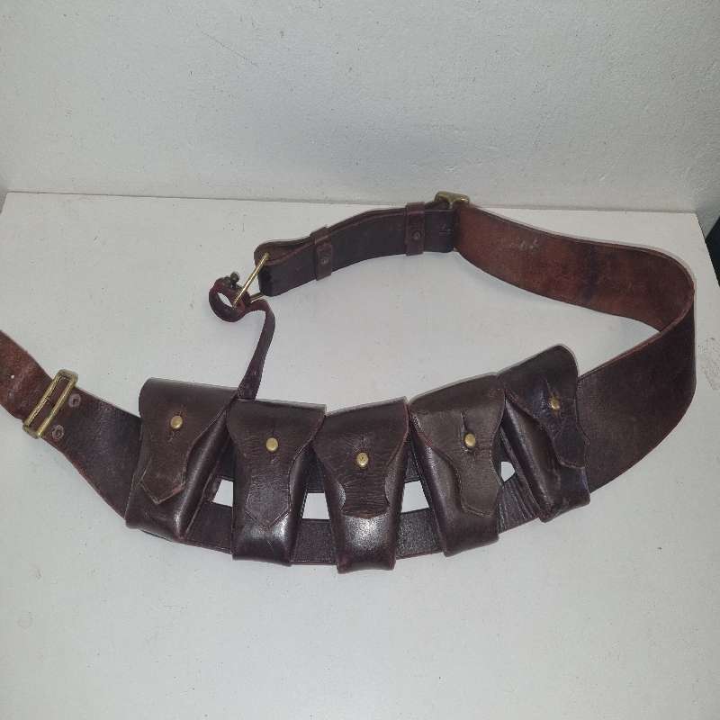 Leather bandolier in great condition - Belt with pouches and brass buckles