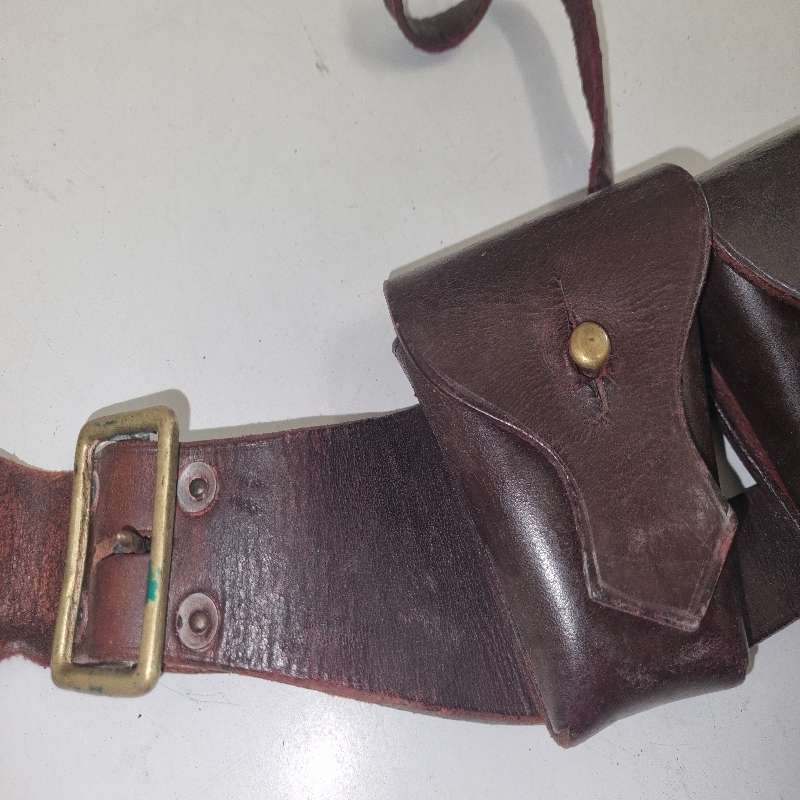 Leather bandolier in great condition - Belt with pouches and brass buckles