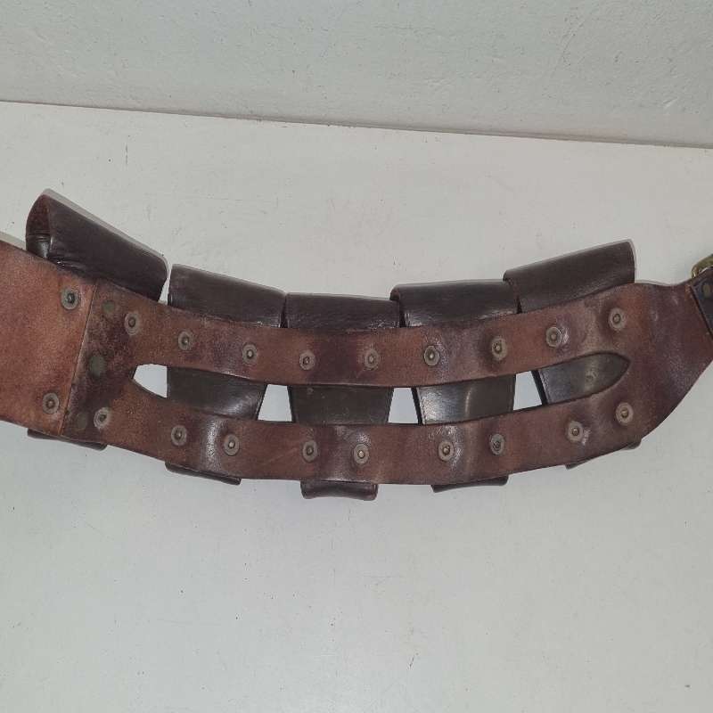 Leather bandolier in great condition - Belt with pouches and brass buckles