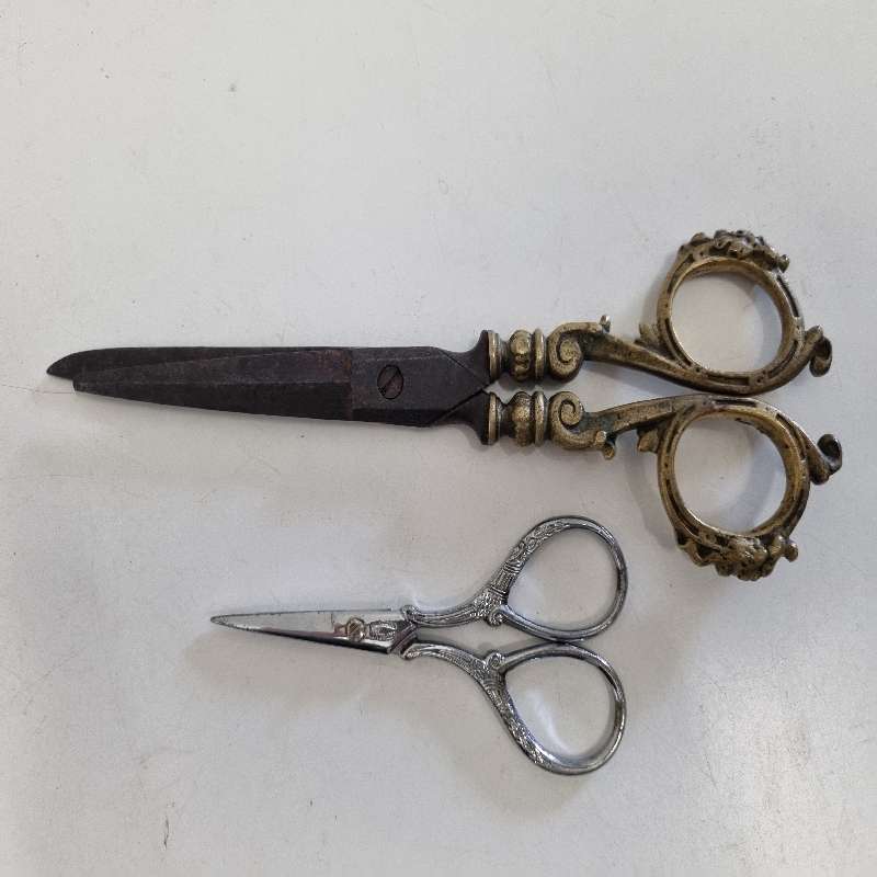 2 x Vintage Scissors