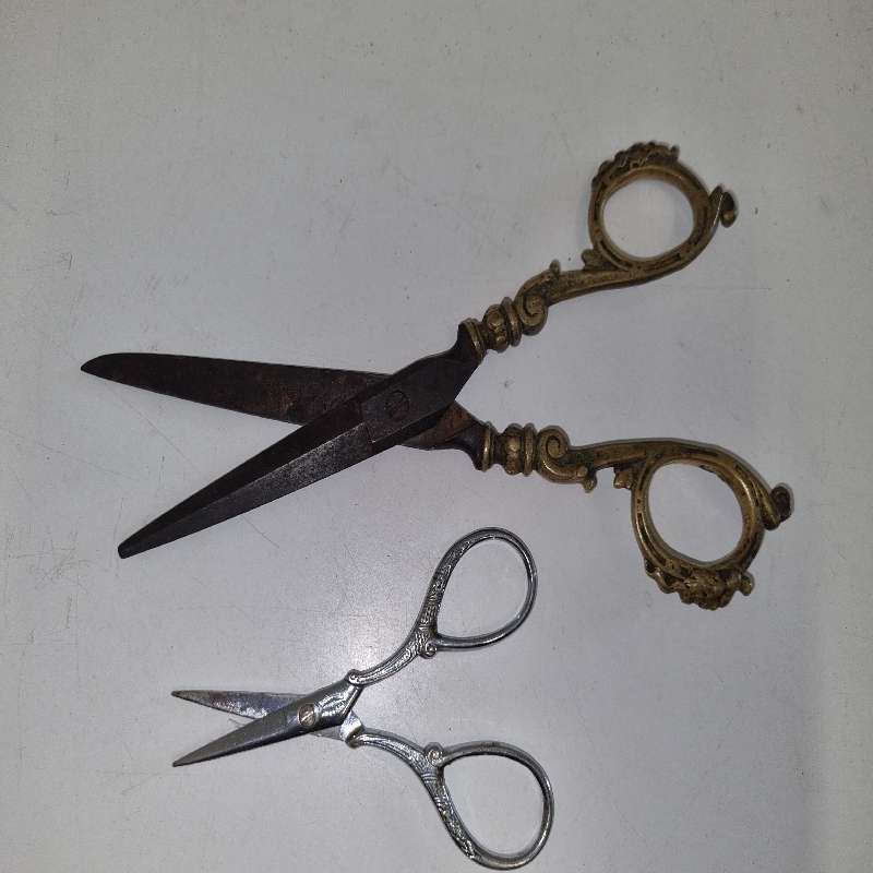 2 x Vintage Scissors