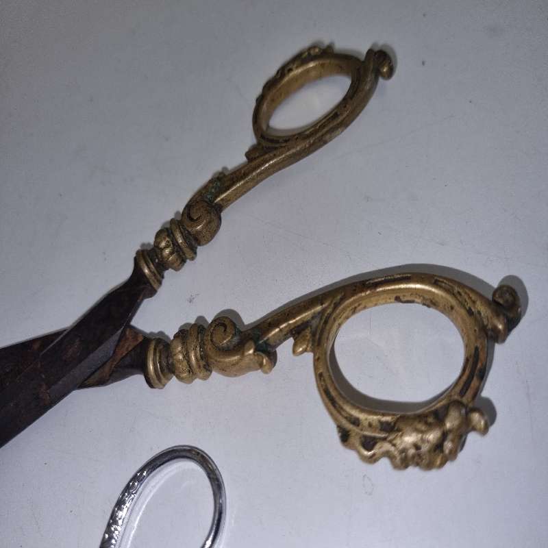 2 x Vintage Scissors