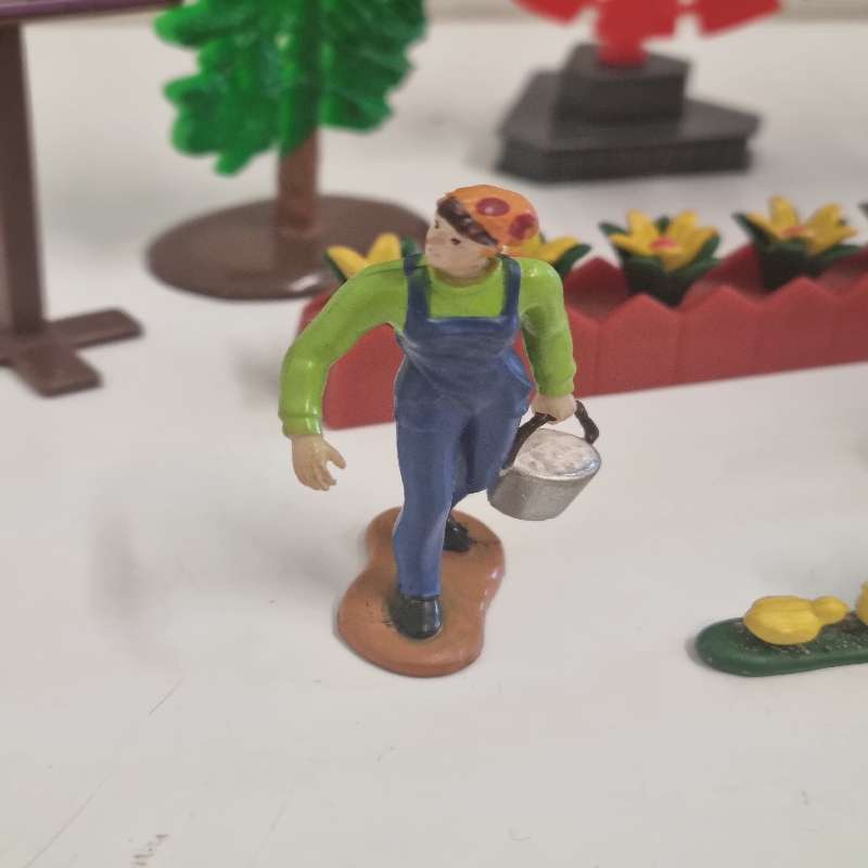 9 x Scenic Farm Figurines