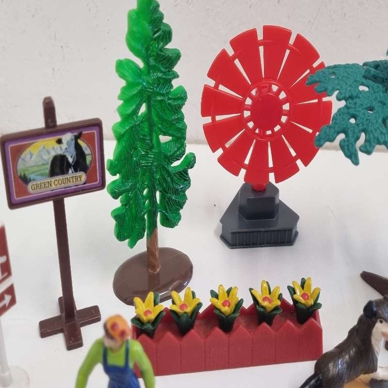 9 x Scenic Farm Figurines