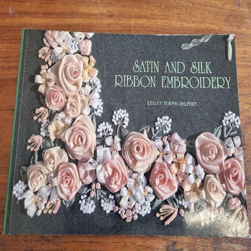 Satin and Silk Ribbon Embroidery - Lesley Turpin-Delport