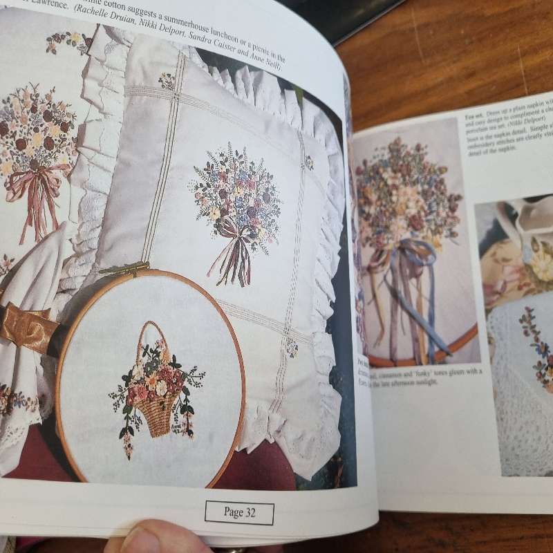 Satin and Silk Ribbon Embroidery - Lesley Turpin-Delport