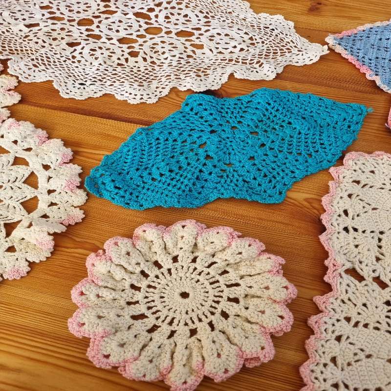 8 x Vintage Doilies
