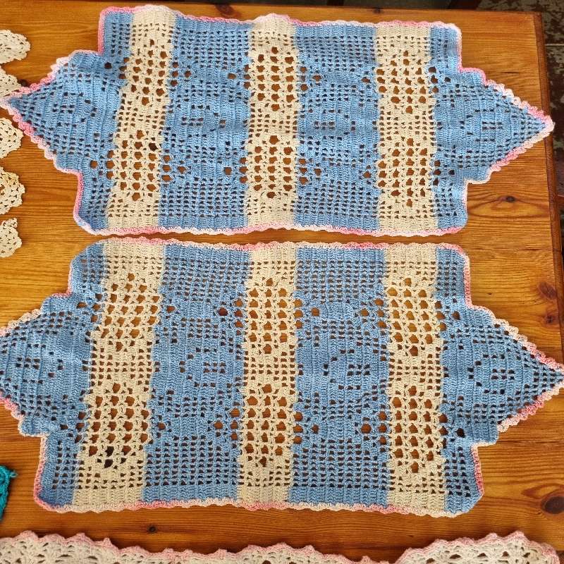 8 x Vintage Doilies