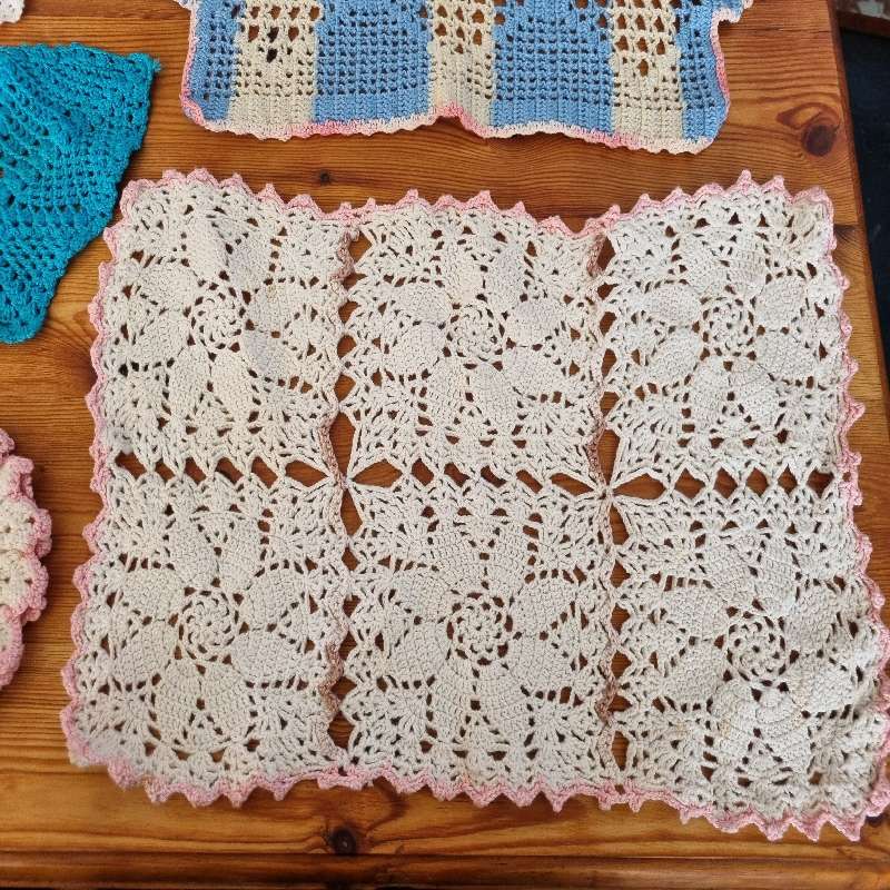 8 x Vintage Doilies