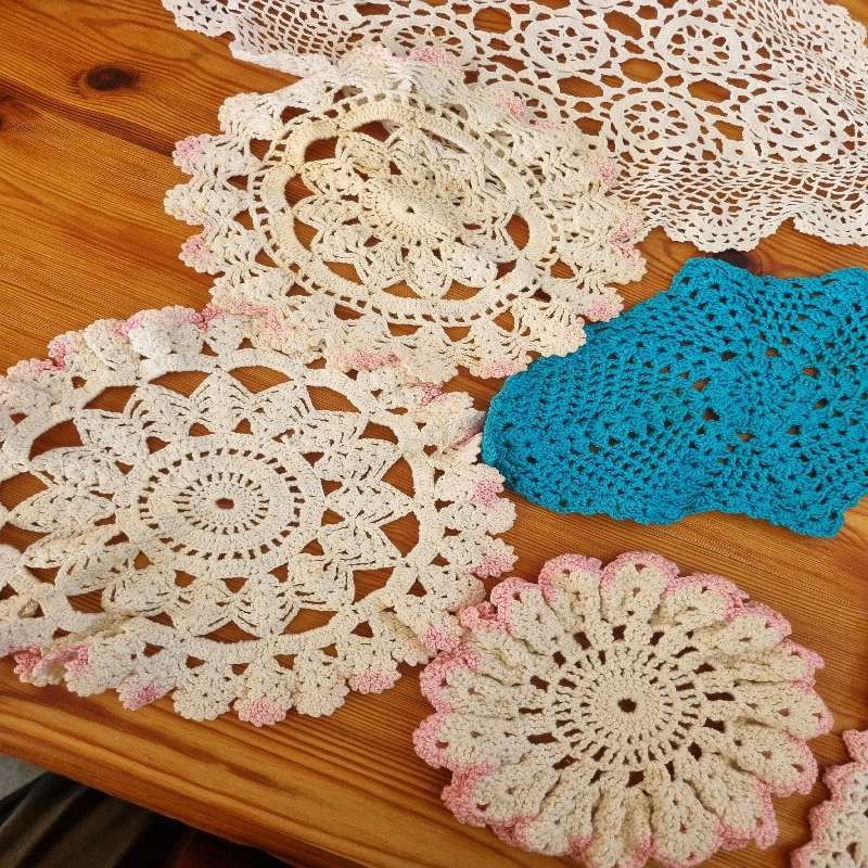 8 x Vintage Doilies