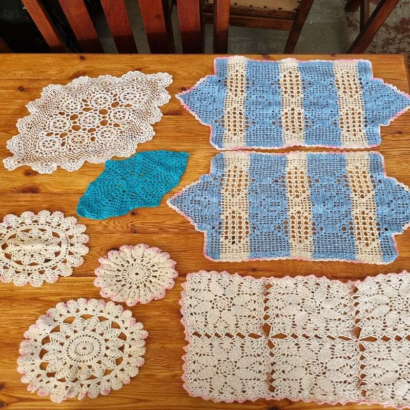 8 x Vintage Doilies