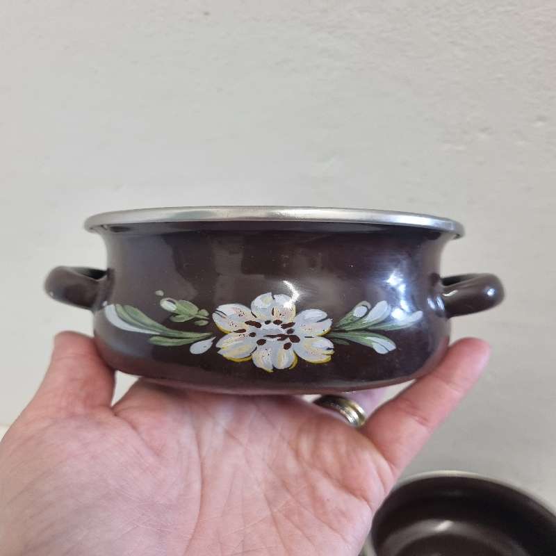 2 x Vintage Brown Enamel Pots - Great condition - Diameter 11.5cm