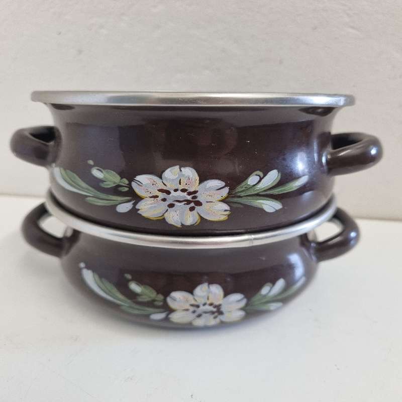 2 x Vintage Brown Enamel Pots - Great condition - Diameter 11.5cm