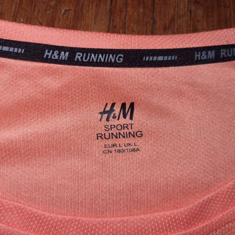 H&M T-Shirt - Size L
