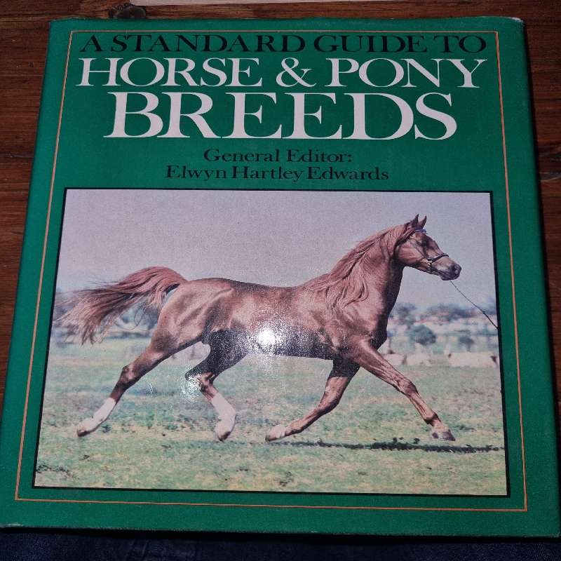 A Standard Guide to Horse & Pony Breeds - Elwyn Hartley Edwards