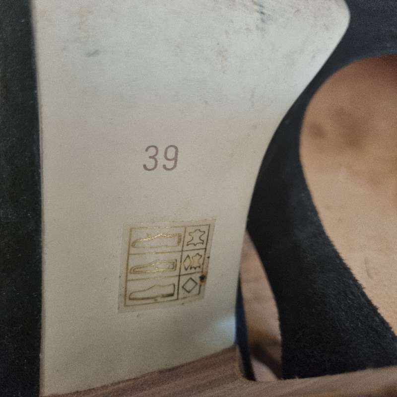 Avant Premier Leather Heels - Size 6