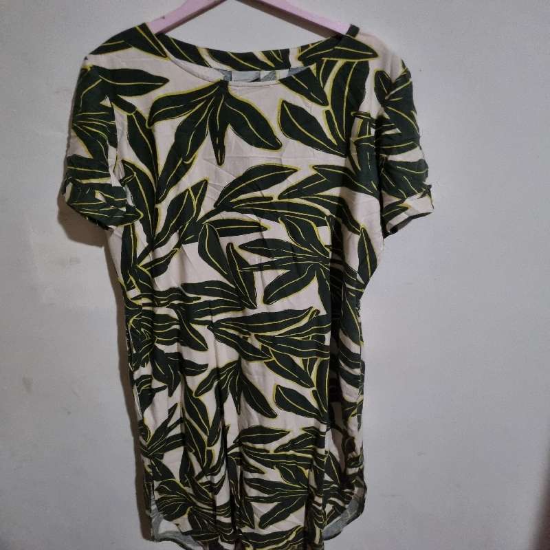 Earthaddict Dress with Pockets and button detail at the back - Size 38