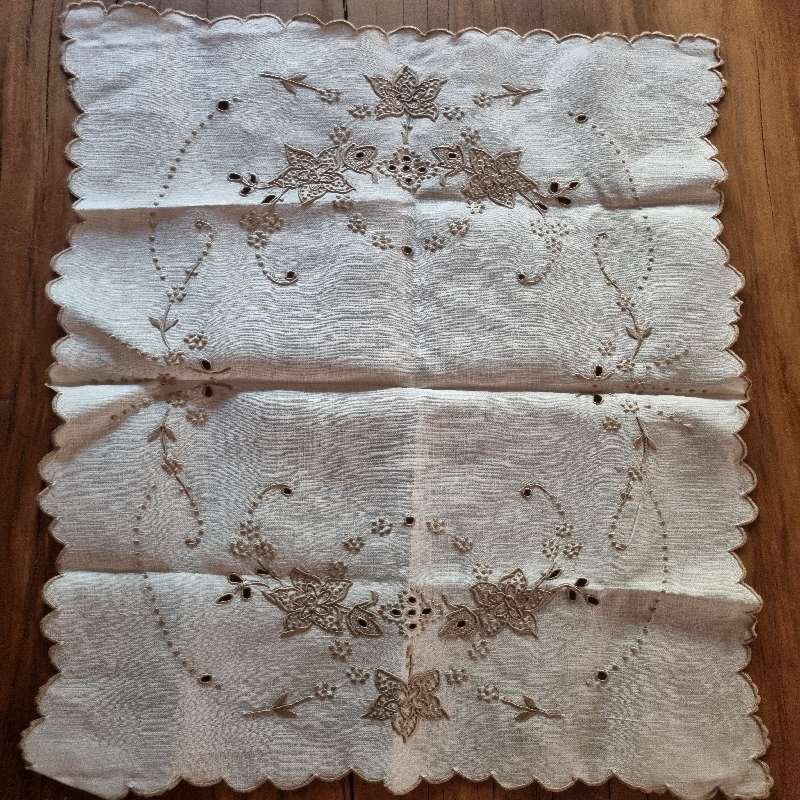 Vintage Embroidered Tea Tray Cloth - Just Beautiful!!