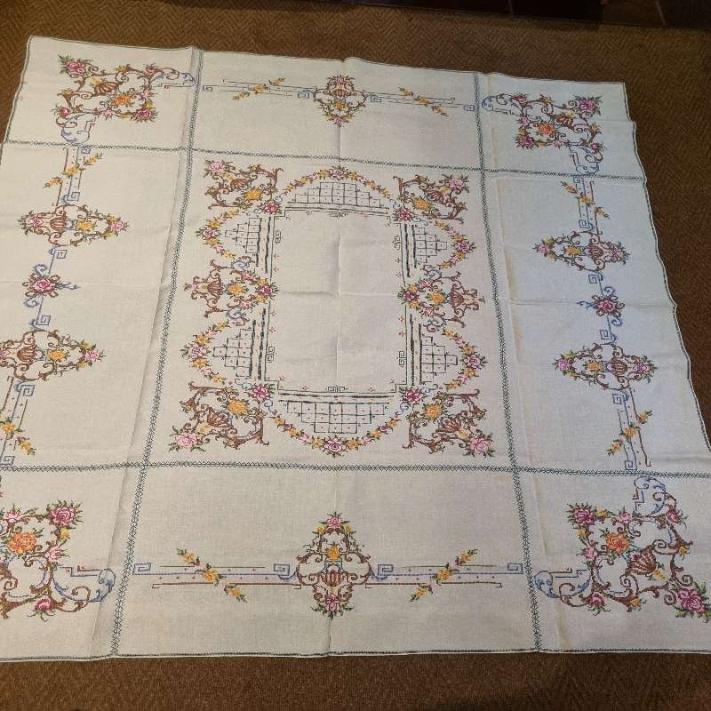 Beautiful Large Vintage Embroidered tablecloth - Size 2m x 1.75m - Just Beautiful!!