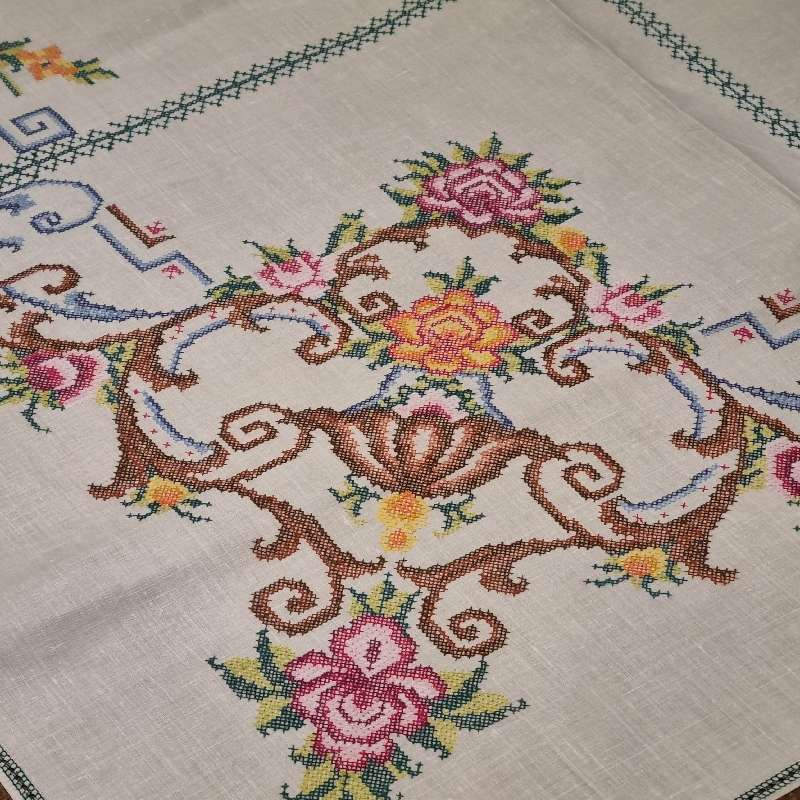 Beautiful Large Vintage Embroidered tablecloth - Size 2m x 1.75m - Just Beautiful!!