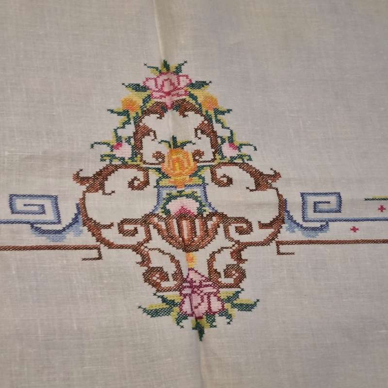 Beautiful Large Vintage Embroidered tablecloth - Size 2m x 1.75m - Just Beautiful!!