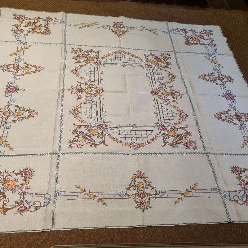 Beautiful Large Vintage Embroidered tablecloth - Size 2m x 1.75m - Just Beautiful!!