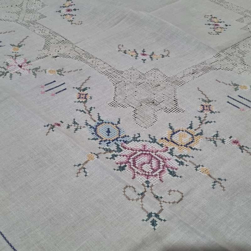 Beautiful Vintage Embroidered Tablecloth - One small tear - See pics - Size 1.2m x 1.2m