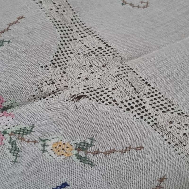 Beautiful Vintage Embroidered Tablecloth - One small tear - See pics - Size 1.2m x 1.2m