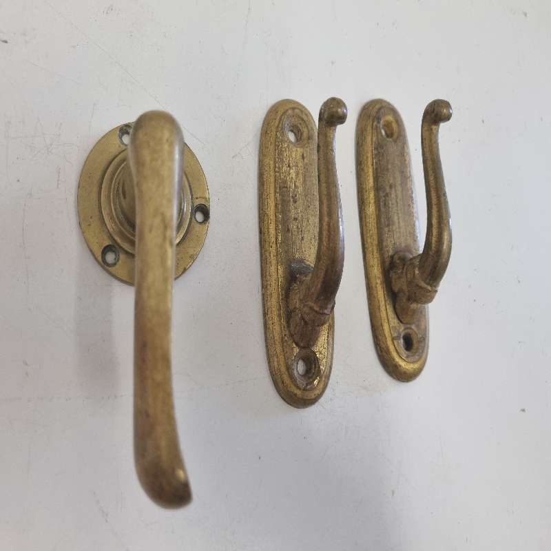 2 x Vintage Brass hooks & Brass handle