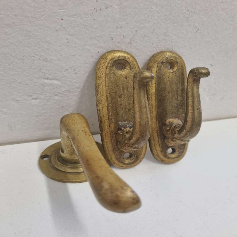 2 x Vintage Brass hooks & Brass handle