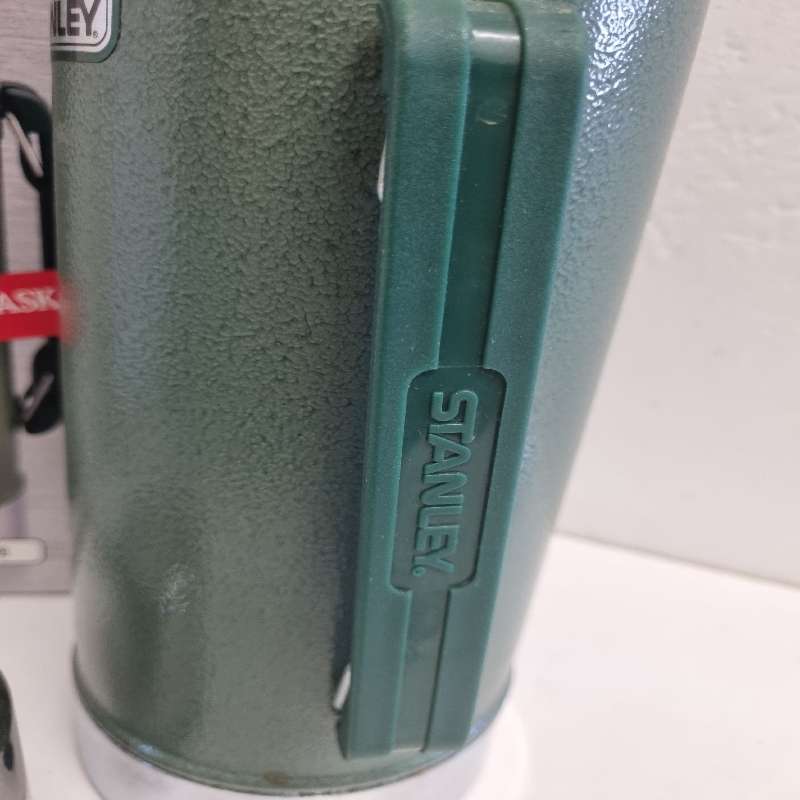 Vintage Aladdin Stanley 1.9 Litre Steel Vacuum Flask in Original Packaging
