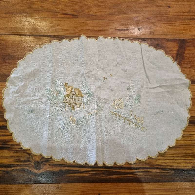 Vintage Embroidered Tea Tray Cloth - Great Detail