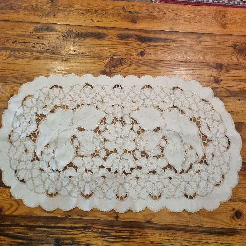 Vintage Runner / Doily - 84cm x 37cm