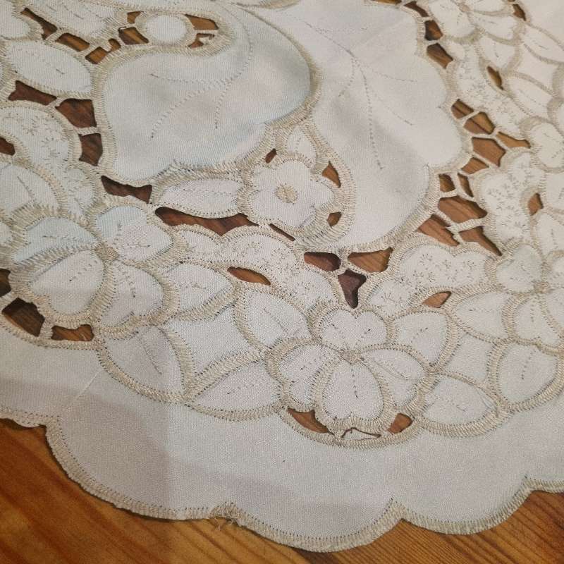Vintage Runner / Doily - 84cm x 37cm