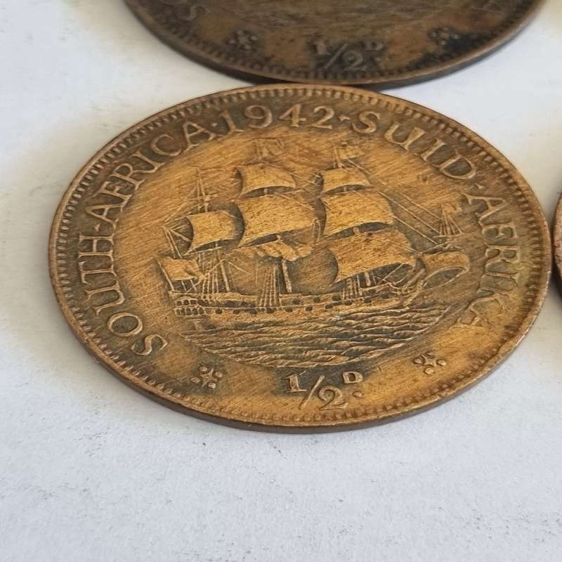4 x 1/2D Coins - 1/2 Penny - Vintage coins - 1 x 1940 and 3 x 1942