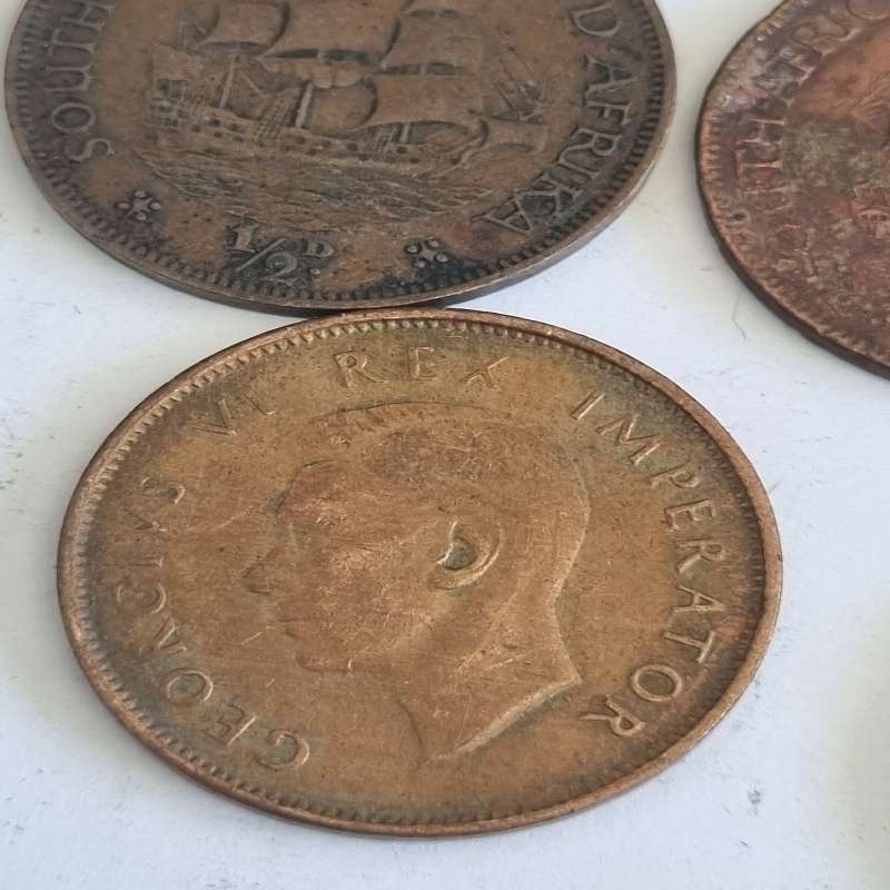 4 x 1/2D Coins - 1/2 Penny - Vintage coins - 1 x 1940 and 3 x 1942