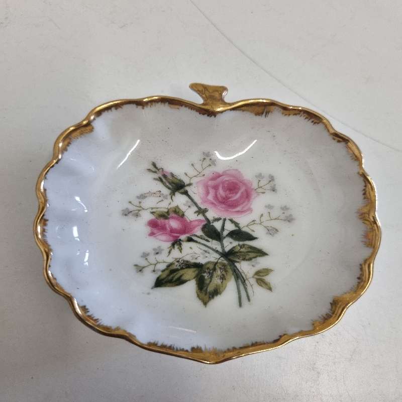 Small Hand Made Balboa dish - Size 8cm x 7cm
