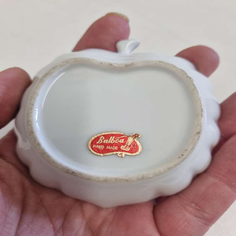Small Hand Made Balboa dish - Size 8cm x 7cm
