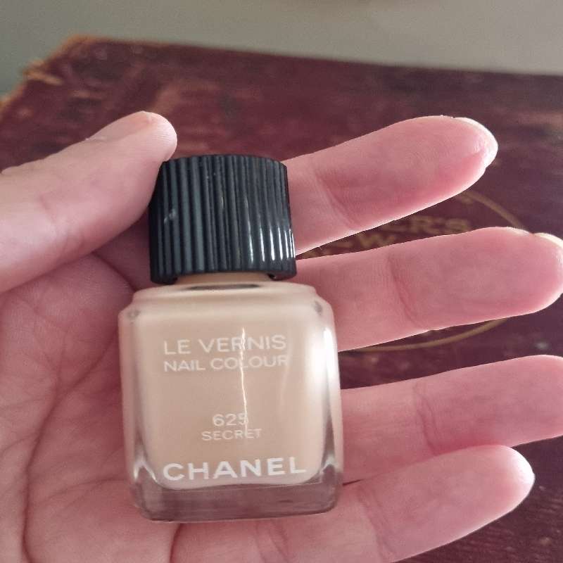 Chanel Nail Polish - 625 Secret - Almost full - Used once